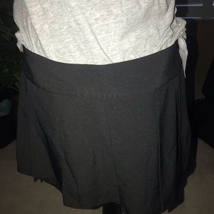Euc women’s skort size 36 or S .